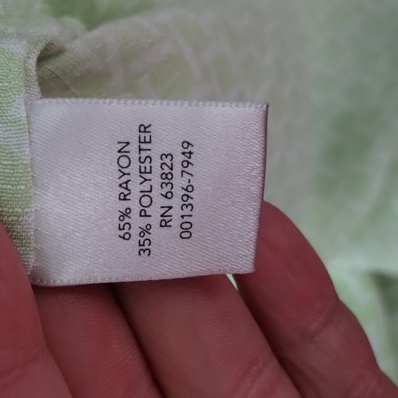 Christopher & Banks lime.gteen and white chain print 3/4 sleeve size medium top - Picture 6 of 7